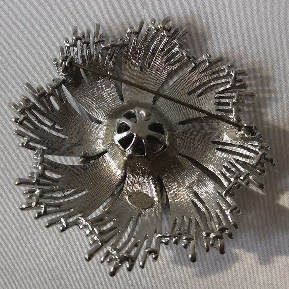 Significant Vintage Round Textured Silver-toned Brooch Stamped Celebrity NY - Picture 3 of 3